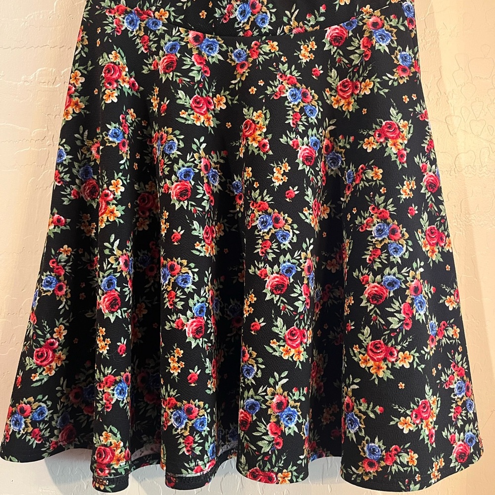Sensational Collection Red and Pink Floral A-Line Skater Skirt Knee-Leng…